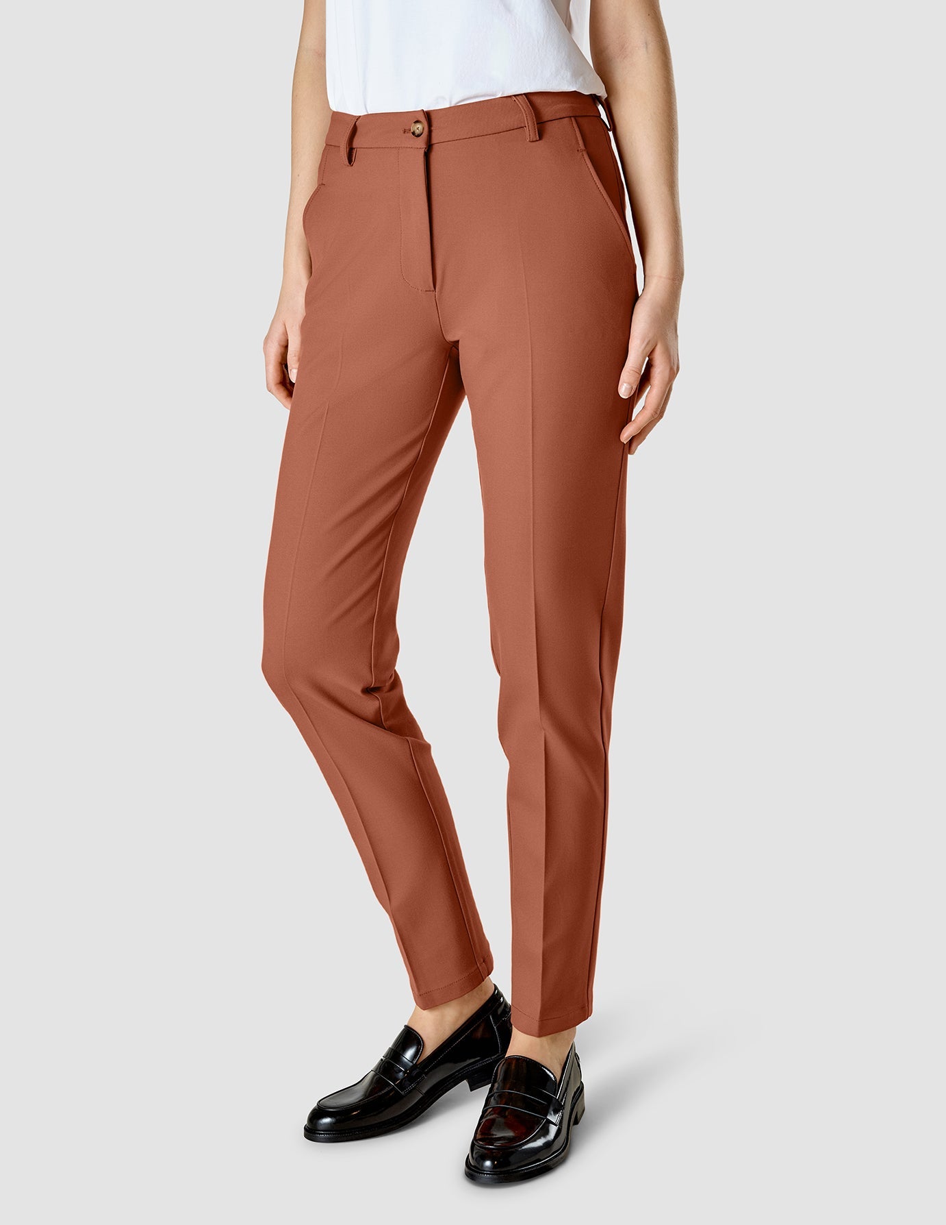 Essential Pants Tapered Terracotta | SHAPING NEW TOMORROW